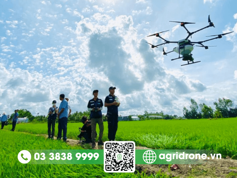Hoạt động của máy bay nông nghiệp dễ thu hút nhiều người xem và quan sát