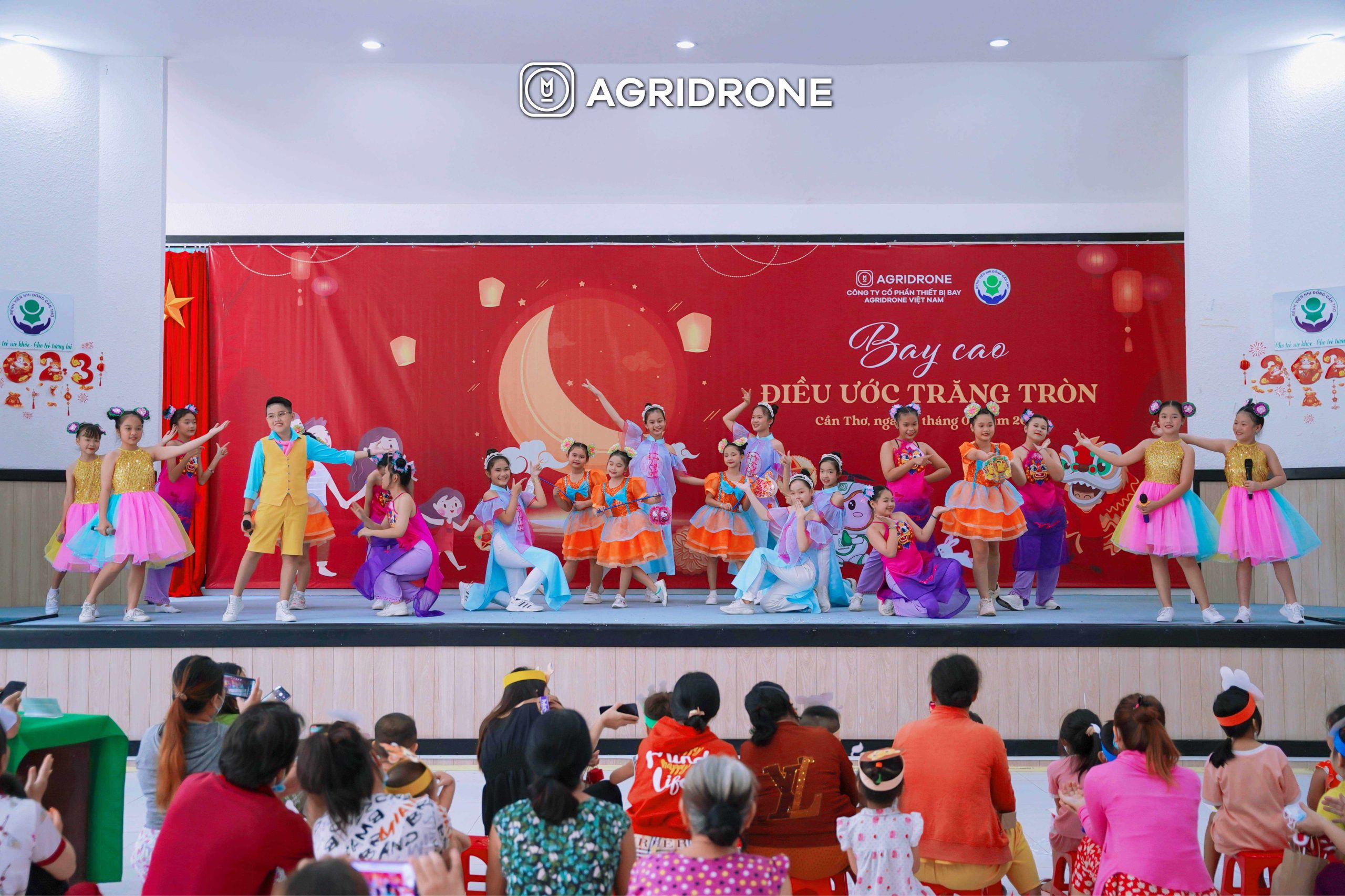 Chương trình nhận được sự tham gia đông đảo của các em nhỏ đang điều trị tại bệnh viện và gia đình