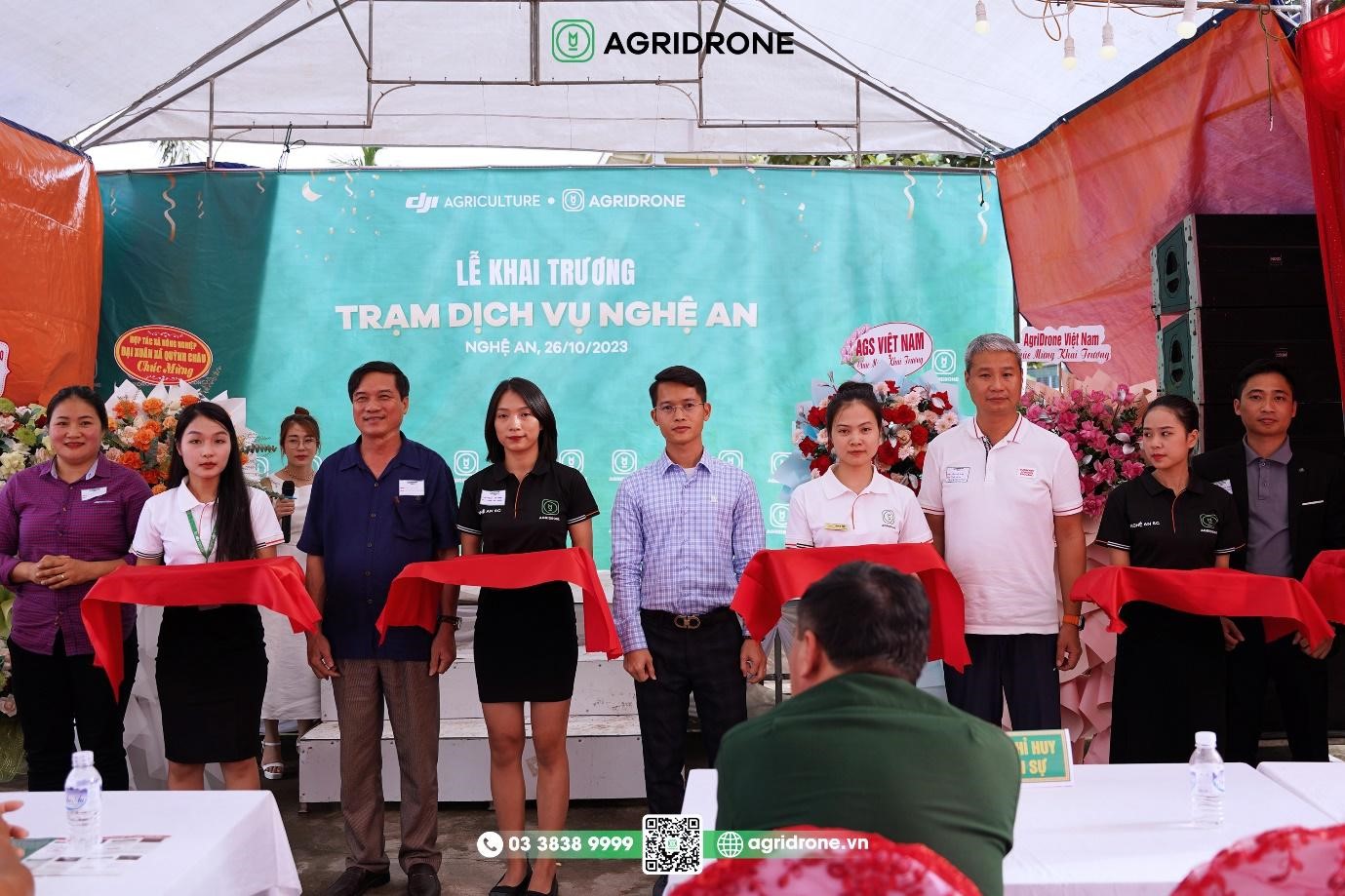 Lễ cắt băng khai trương Trung tâm Dịch vụ AgriDrone Chi nhánh Nghệ An.