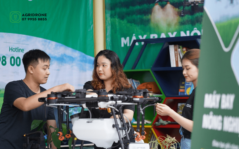 Gian-hang-cua-AgriDrone-tai-Dien-dan-phat-trien-doanh-nghiep-doi-moi-sang-tao-ben-vung-2021-tai-Hue