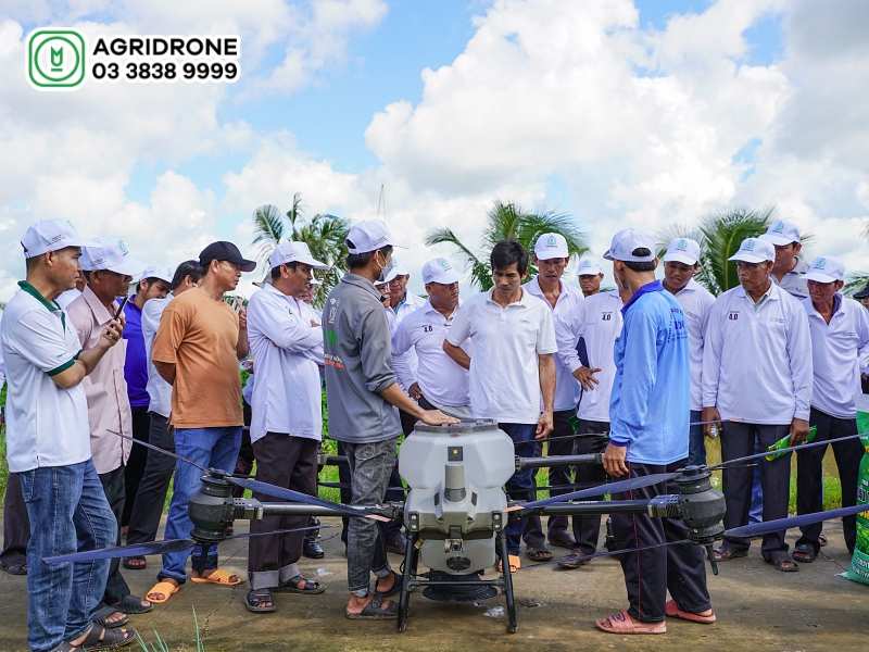 Hội thảo trình diễn thiết bị bay nông nghiệp AgriDrone năm 2023 tại Sóc Trăng