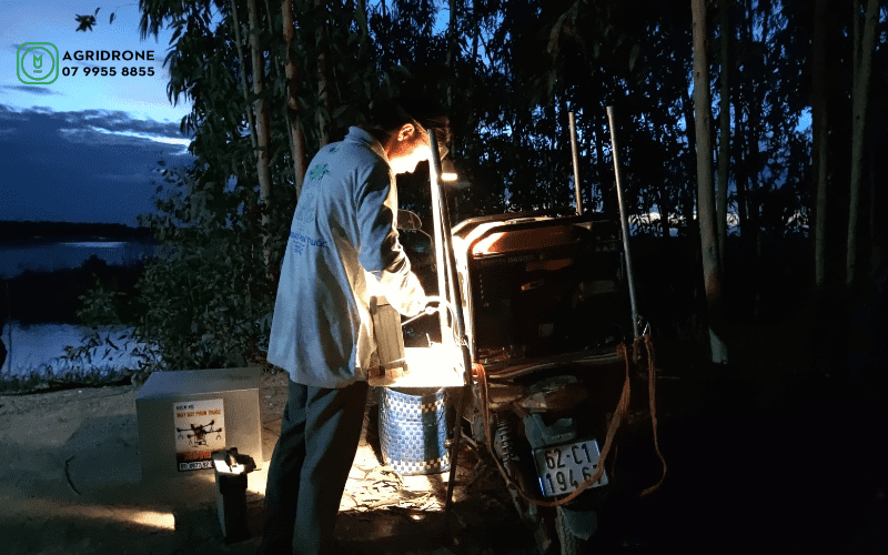 Sac-pin-cho-may-bay-phun-thuoc