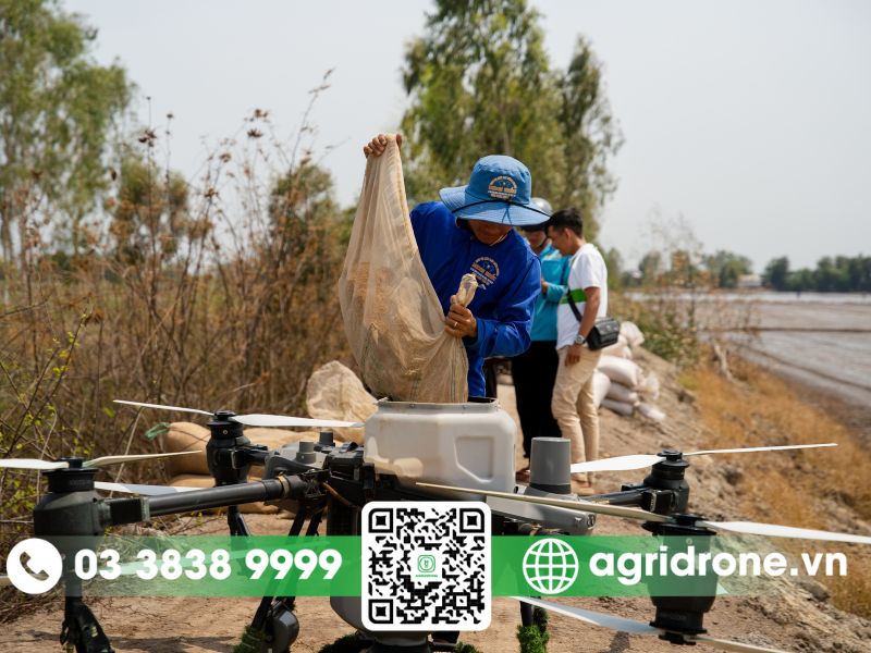 Máy bay phun thuốc Hưng Yên hạn chế tồn dư thuốc bảo vệ thực vật 2 Máy bay phun thuốc Hưng Yên: Vận hành đơn giản, hoàn toàn tự động