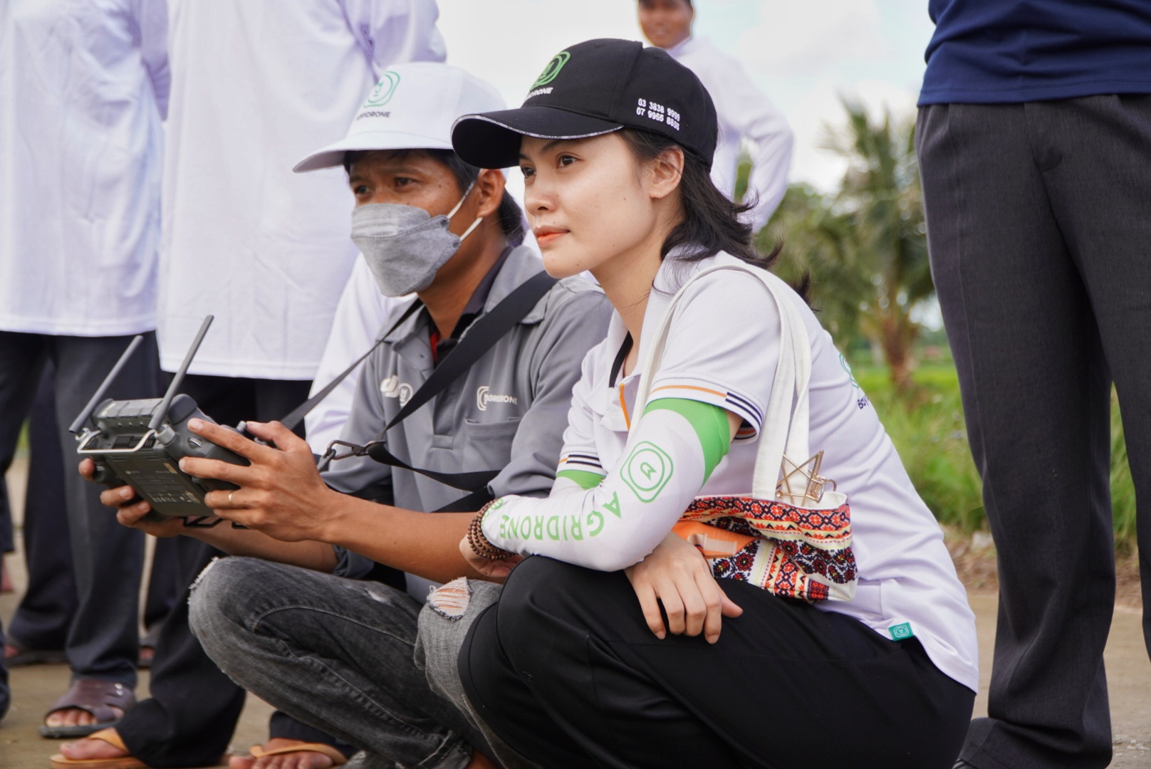 AgriDrone làm ruộng không dấu chân trên đồng ruộng
