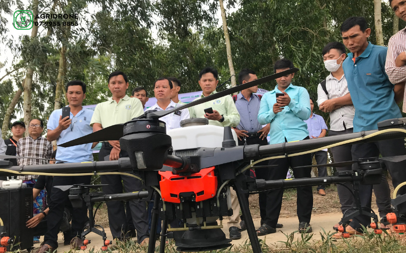 Người nông dân nói gì về hiệu quả của máy bay phun thuốc