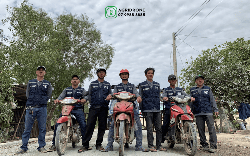 Doi-may-bay-phun-thuoc-Me-Kong