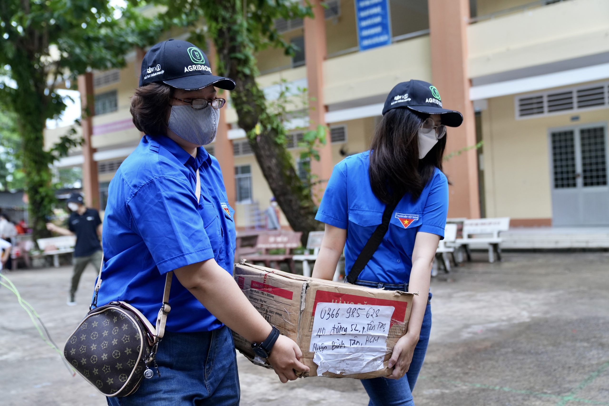 AgriDrone tặng quà Hòn Sơn