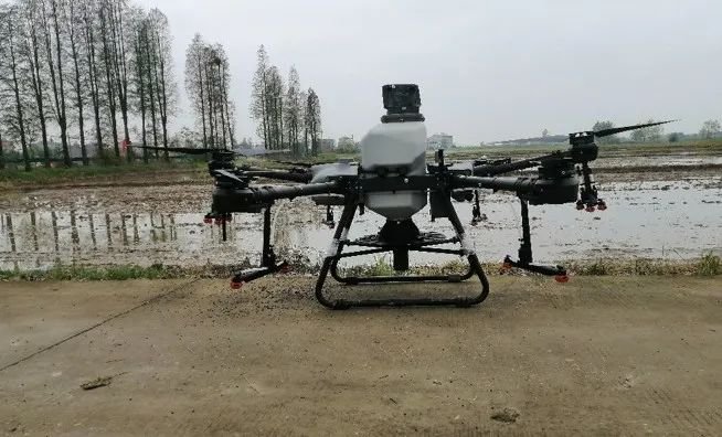 Hướng dẫn Sử dụng Hệ thống rải của máy bay rải hạt DJI Agras T30 1 May-bay-rai-hat-DJI-Agras-T30