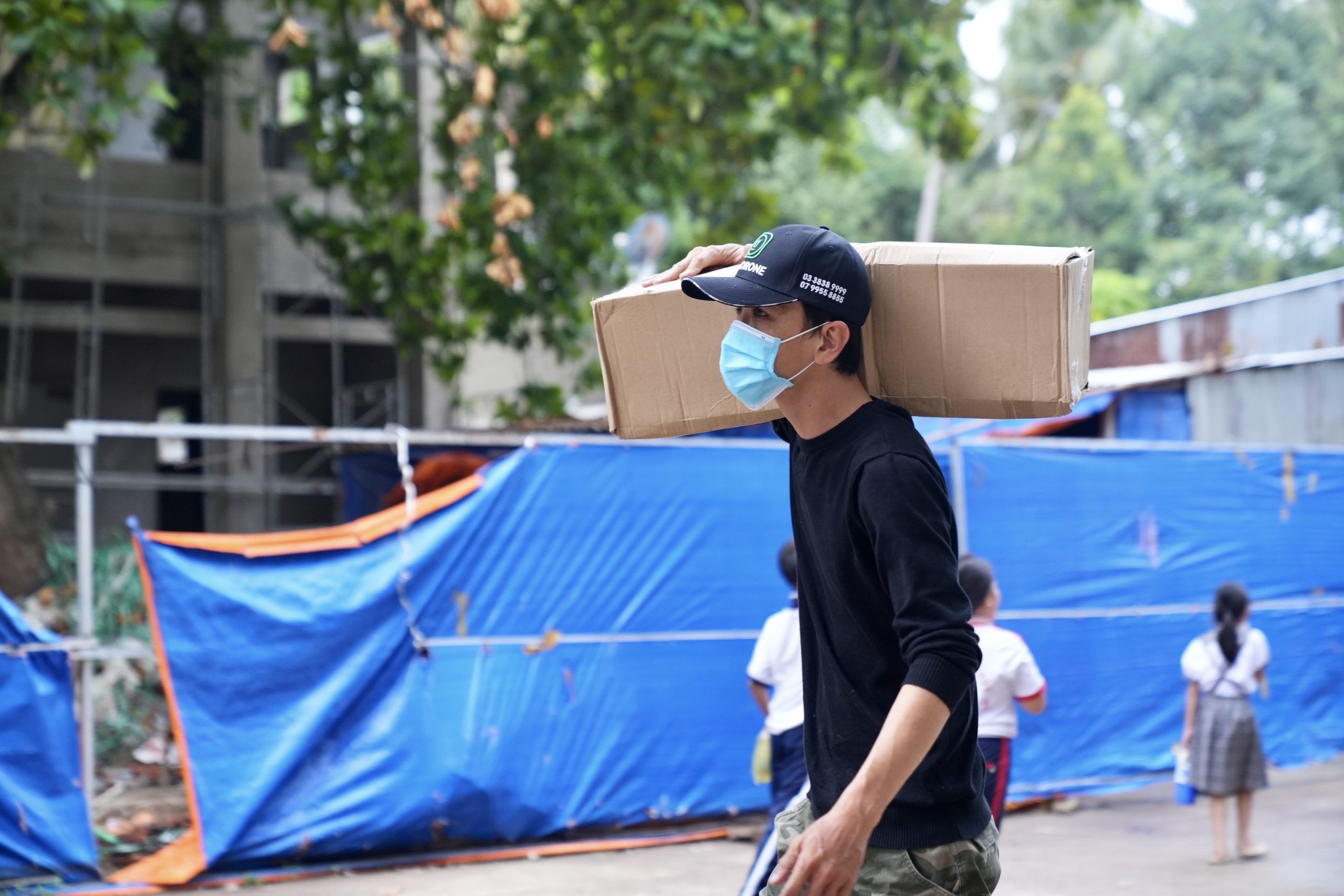 AgriDrone tặng quà Hòn Sơn