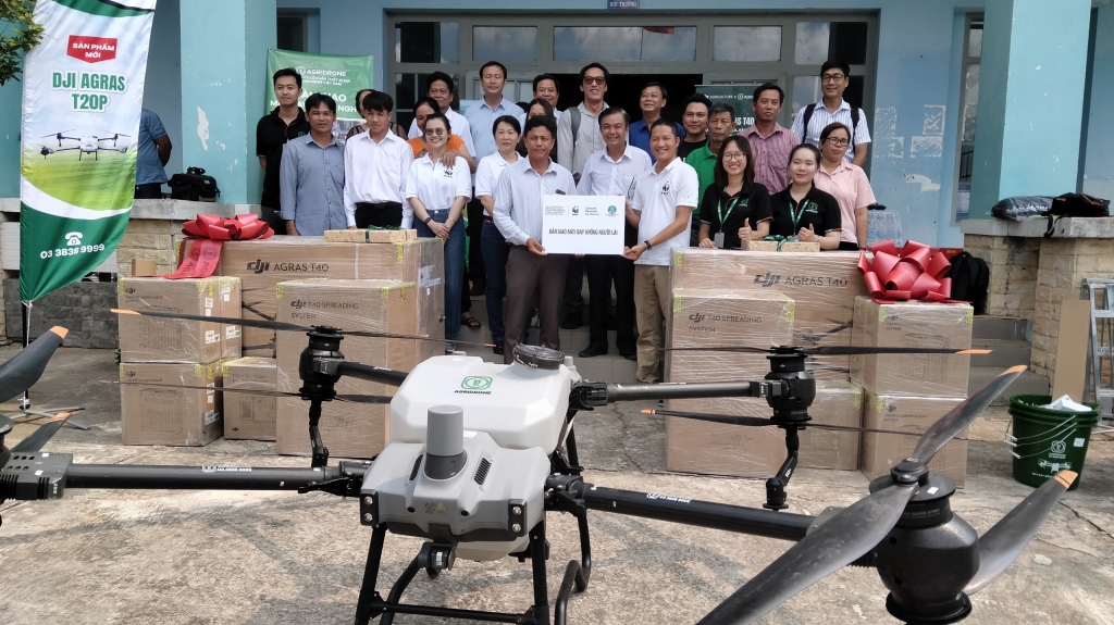 Bàn giao máy bay nông nghiệp DJI T40 tại Tân Hưng