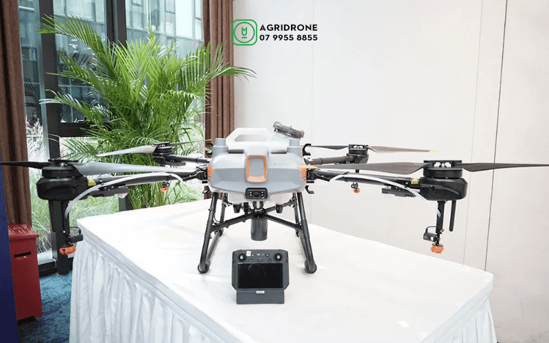 May-bay-phun-thuoc-DJI-Agras-T10