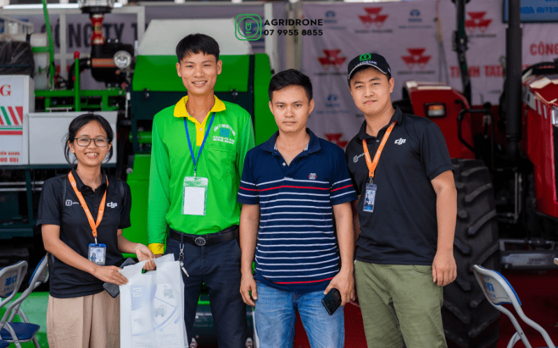 agridrone-giao-luu-voi-cac-gian-hang-tai-hoi-cho-nong-nghiep-quoc-te-viet-nam