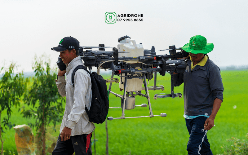 May-bay-phun-thuoc-rai-hat-bon-phan-DJI-Agras-T20