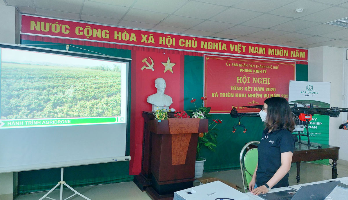Đại diện AgriDrone chia sẻ về mô hình máy bay phun thuốc đến với các HTX