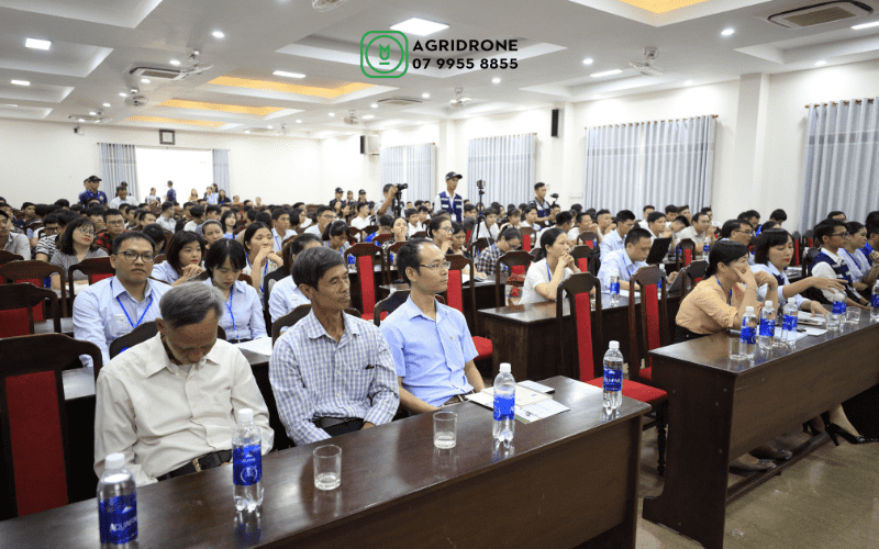 Chuỗi sự kiện về Máy bay phun thuốc tại Miền Trung 7 Thuyet-trinh-ve-may-bay-khong-nguoi-lai-ung-dung-trong-cac-linh-vuc-doi-song