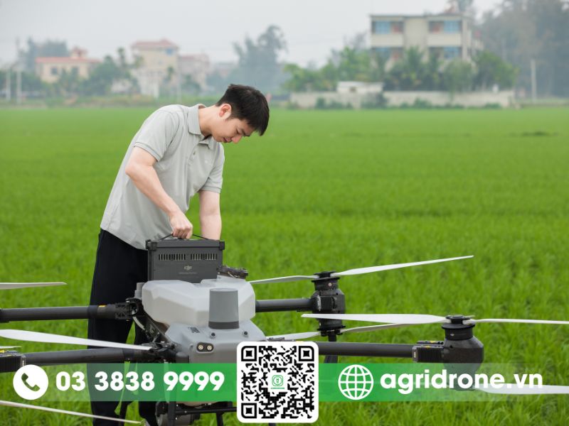 6 lưu ý khi sạc pin của máy bay phun thuốc