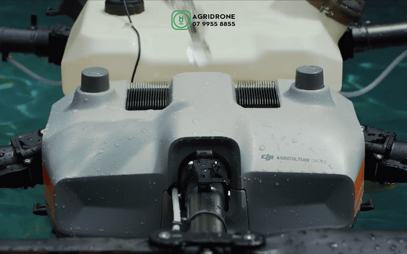May-bay-phun-thuoc-DJI-Agras-T30