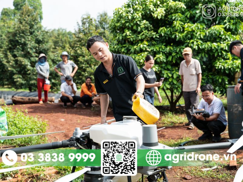 Máy bay phun thuốc Hà Tĩnh tăng năng suất nông nghiệp 2 Máy bay phun thuốc tại Hà Tĩnh: tăng năng suất, tiết kiệm chi phí
