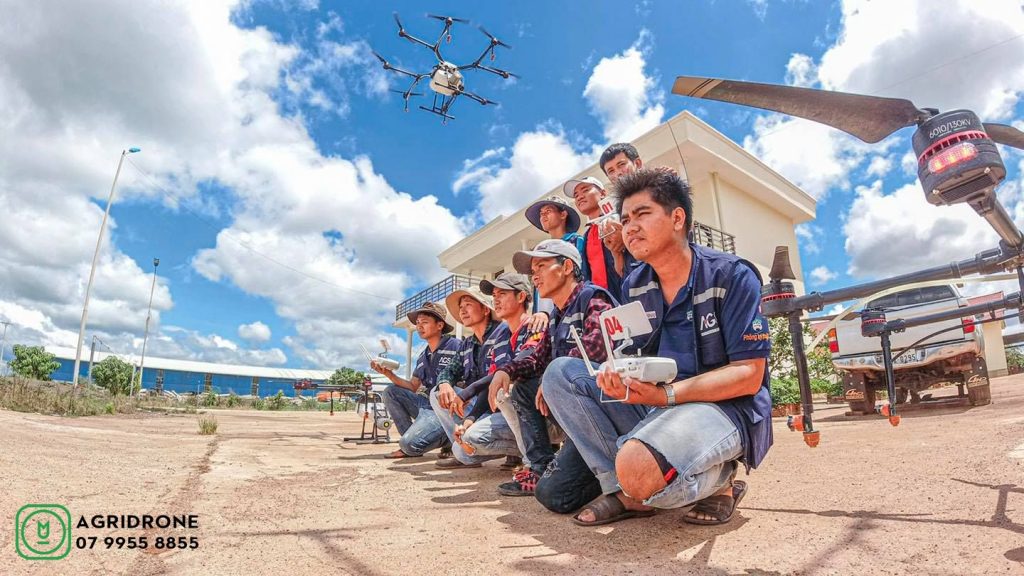 phi cong lai may bay nong nghiep agridrone