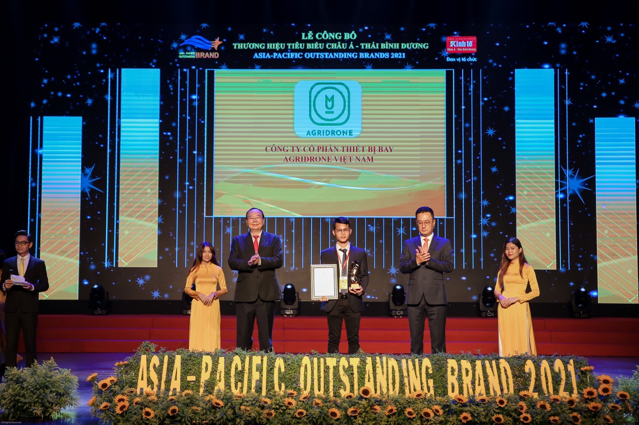 AgriDrone đạt giải thưởng Top 10 Thương hiệu Tiêu biểu Châu Á TBD