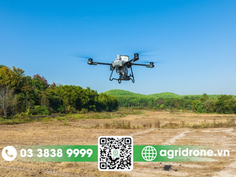 Sử dụng máy bay phun thuốc tại Hà Tĩnh: giải pháp nông nghiệp 4.0