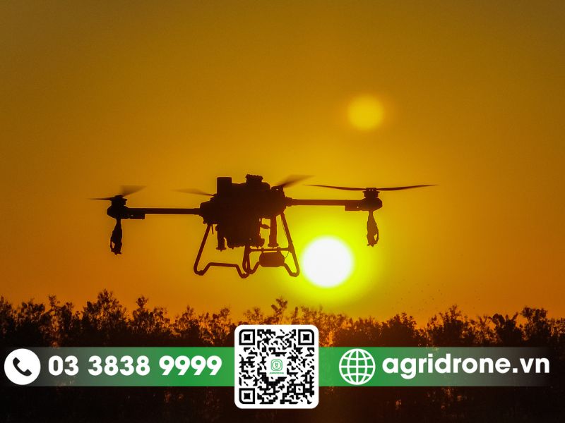 Phương pháp phun thuốc trừ sâu cho cây nho xanh tốt 3 Phun thuốc bằng máy bay nông nghiệp